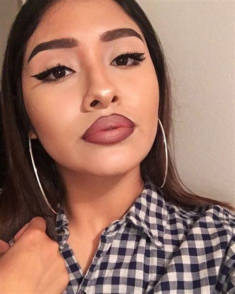 Latina lip liner